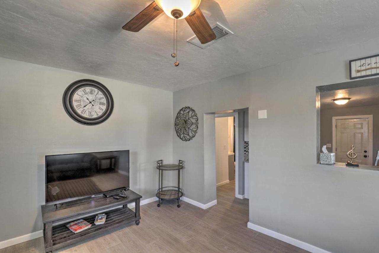 Bright Tucson Home With Patio - 2 Mi To U Of A! Exterior photo